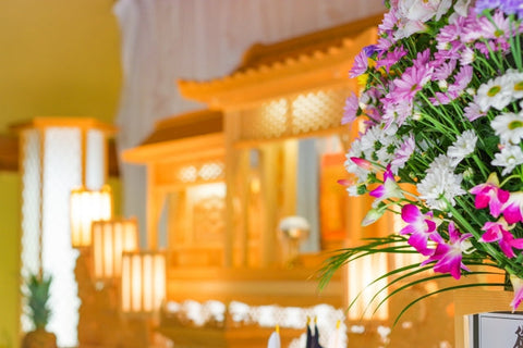 家族葬に適した服装とは?喪主が着用するべき服装やマナーも