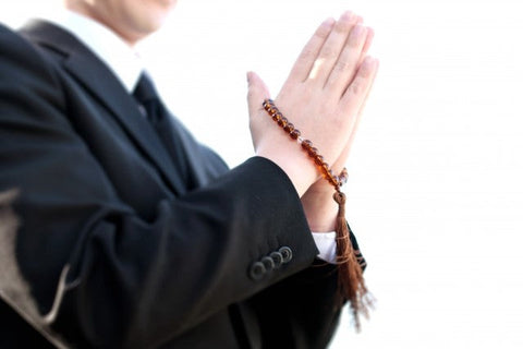 【男性編】夏に喪服を着るときのマナーとは?夏用は必要?