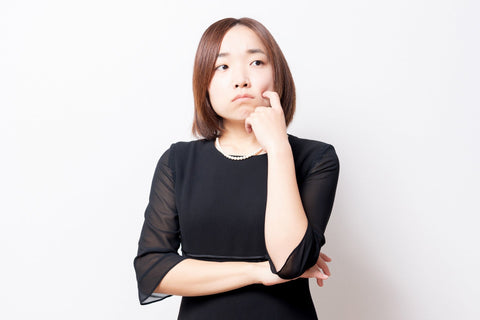 【女性向け】法事に適した服装を紹介!平服の場合の注意点も