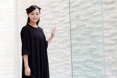 女性が夏に喪服を着るときのマナー!暑さ対策も忘れずに