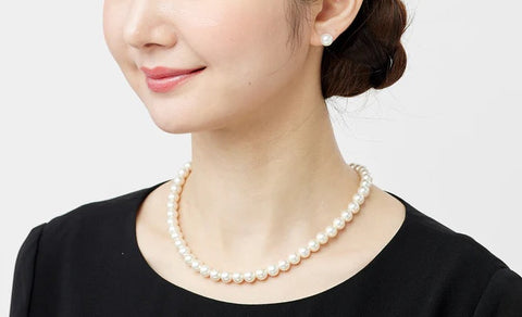 喪服に合わせたネックレスの選び方