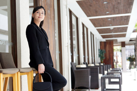 ブラックフォーマルのレディーススーツの選び方