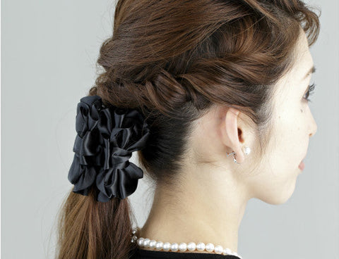喪服にあう女性の髪型とヘアアクセサリー