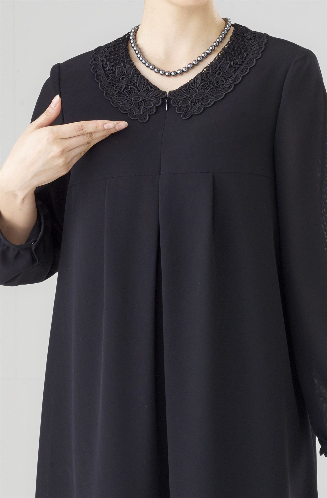 ゆったりサイズ 衿レースワンピース(FX8P066B-ML) – 喪服・礼服 